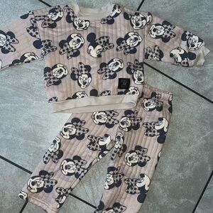 Minnie Mouse clothes